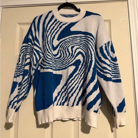 Blue and White Men's Sweater - Picture 6 of 7